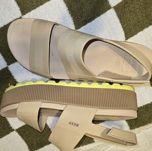 WOMENS REEF SANDALS